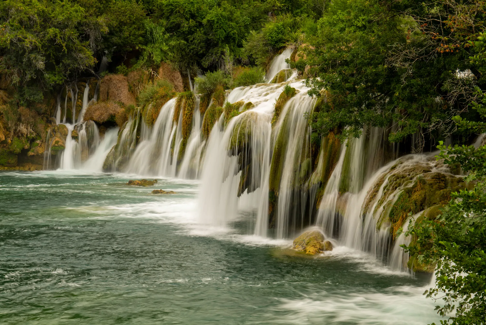 Krka ou Plitvice : le parc aux cascades à choisir selon votre voyage